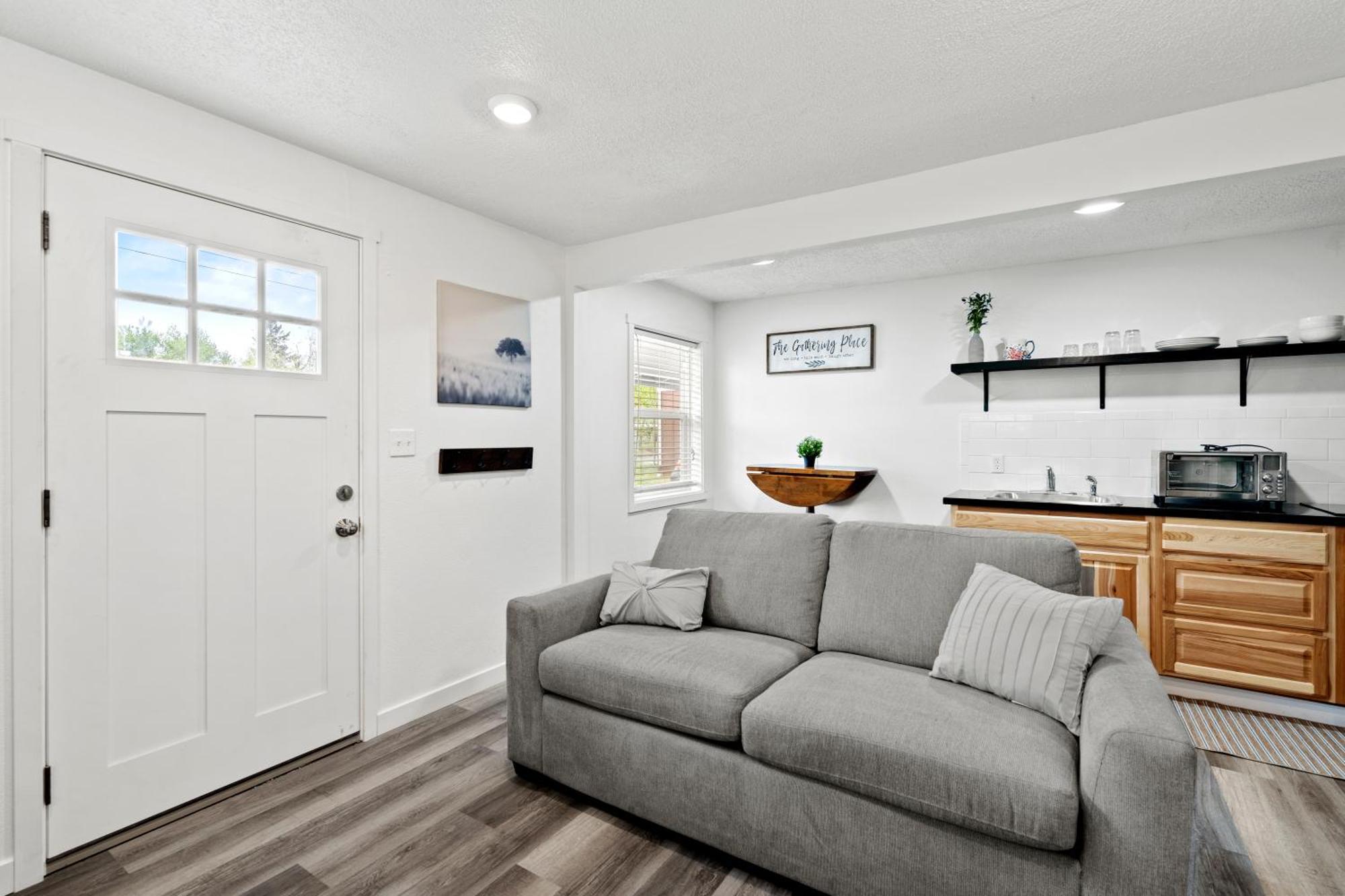 Peach Street Super Suite Medford Exterior photo