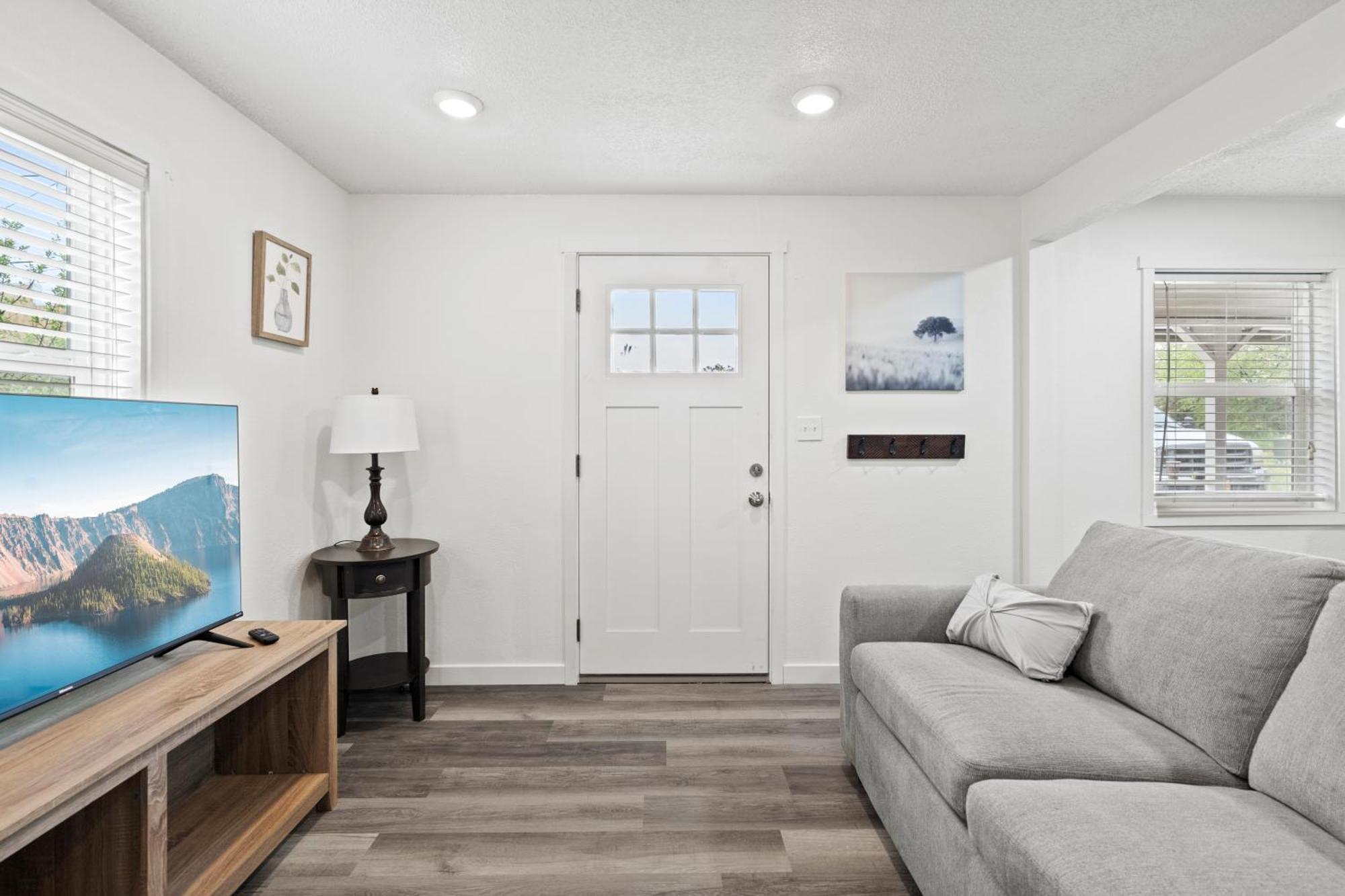 Peach Street Super Suite Medford Exterior photo