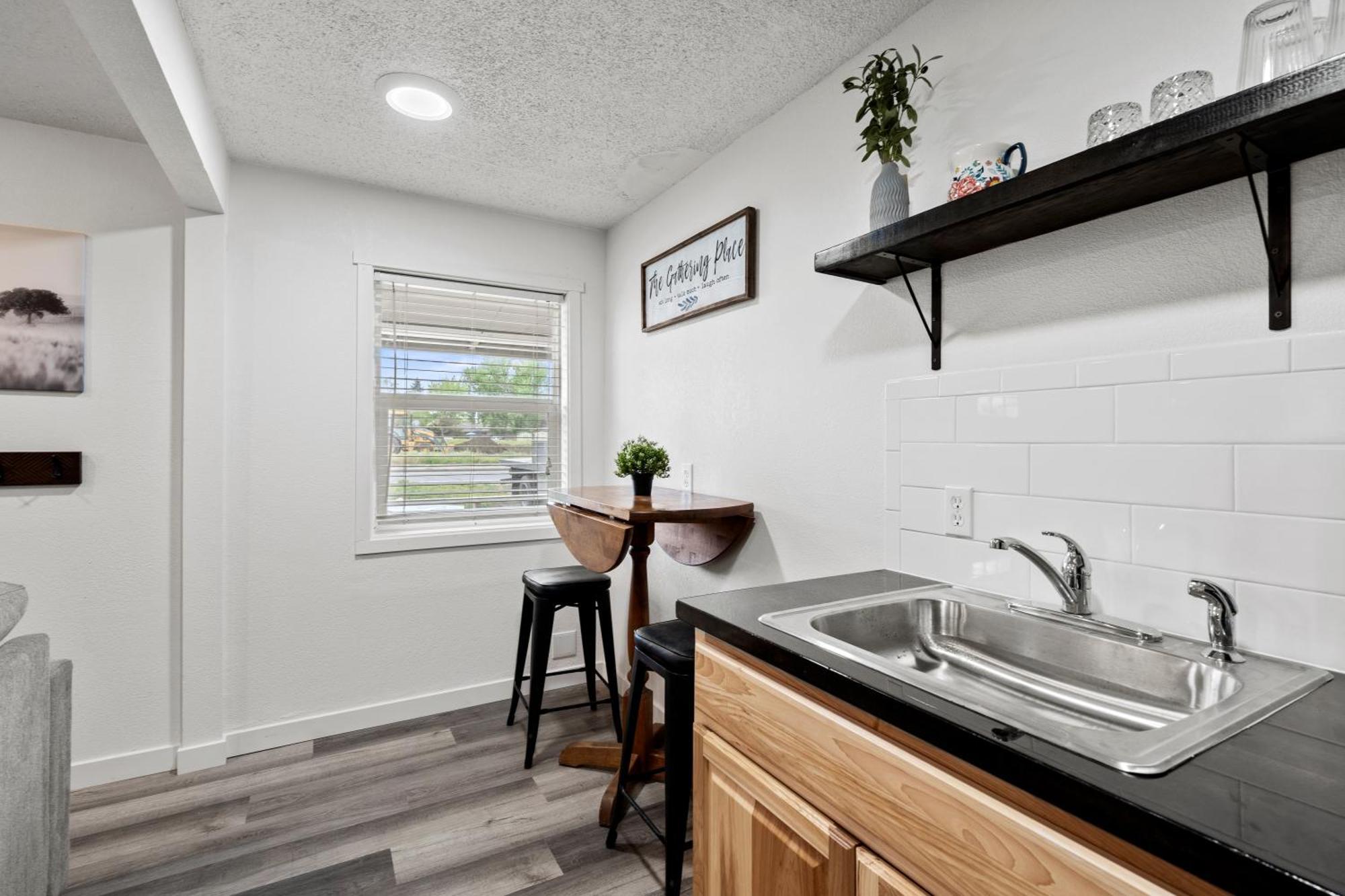 Peach Street Super Suite Medford Exterior photo