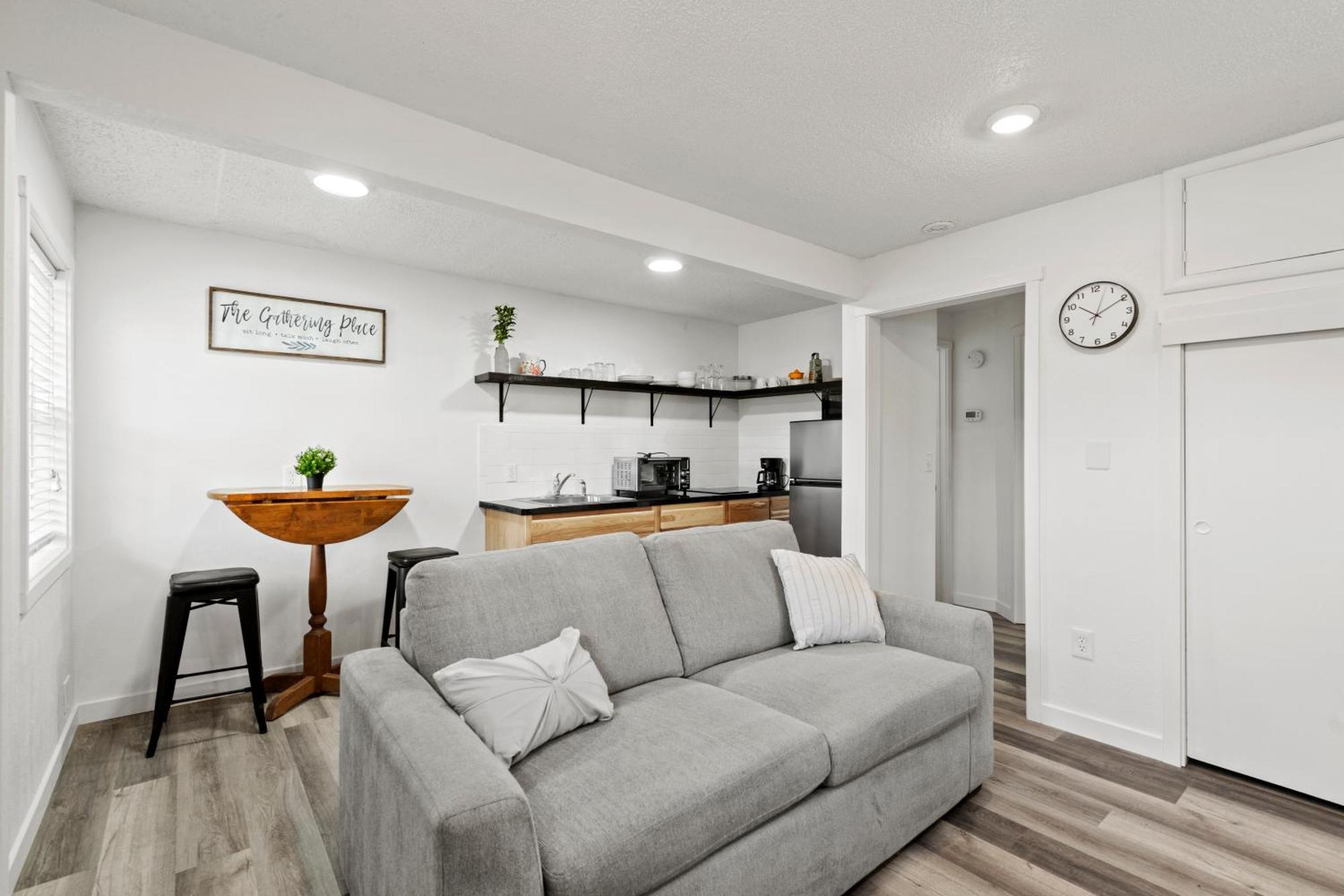 Peach Street Super Suite Medford Exterior photo