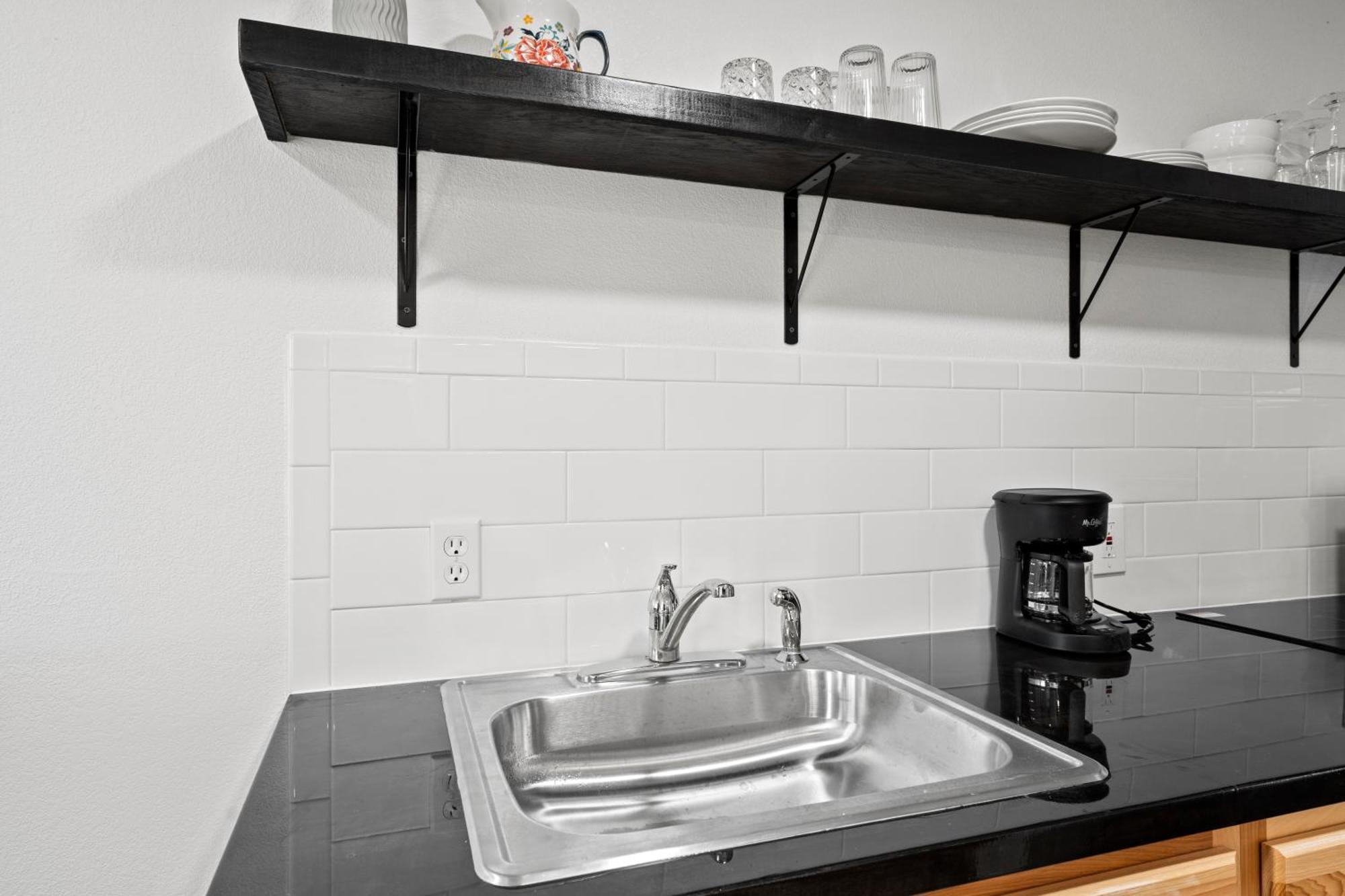 Peach Street Super Suite Medford Exterior photo